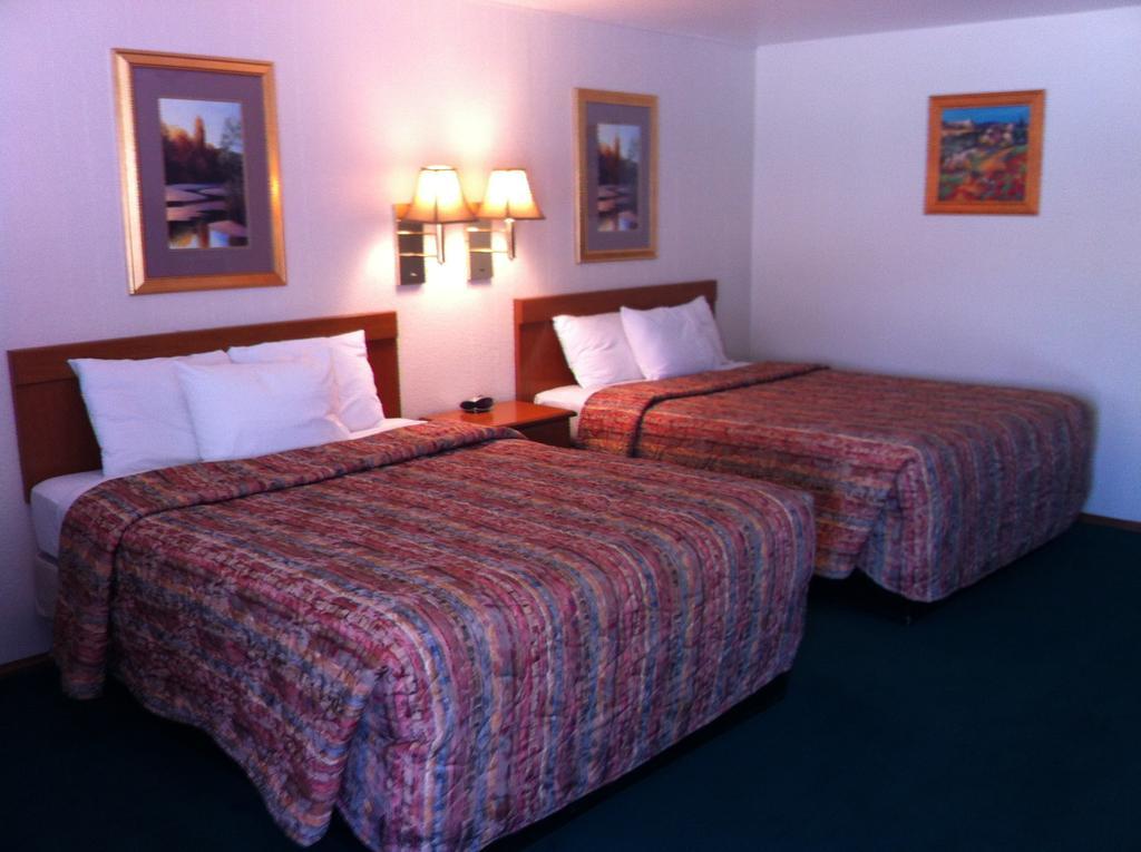 Legacy Inn Прайс Стая снимка