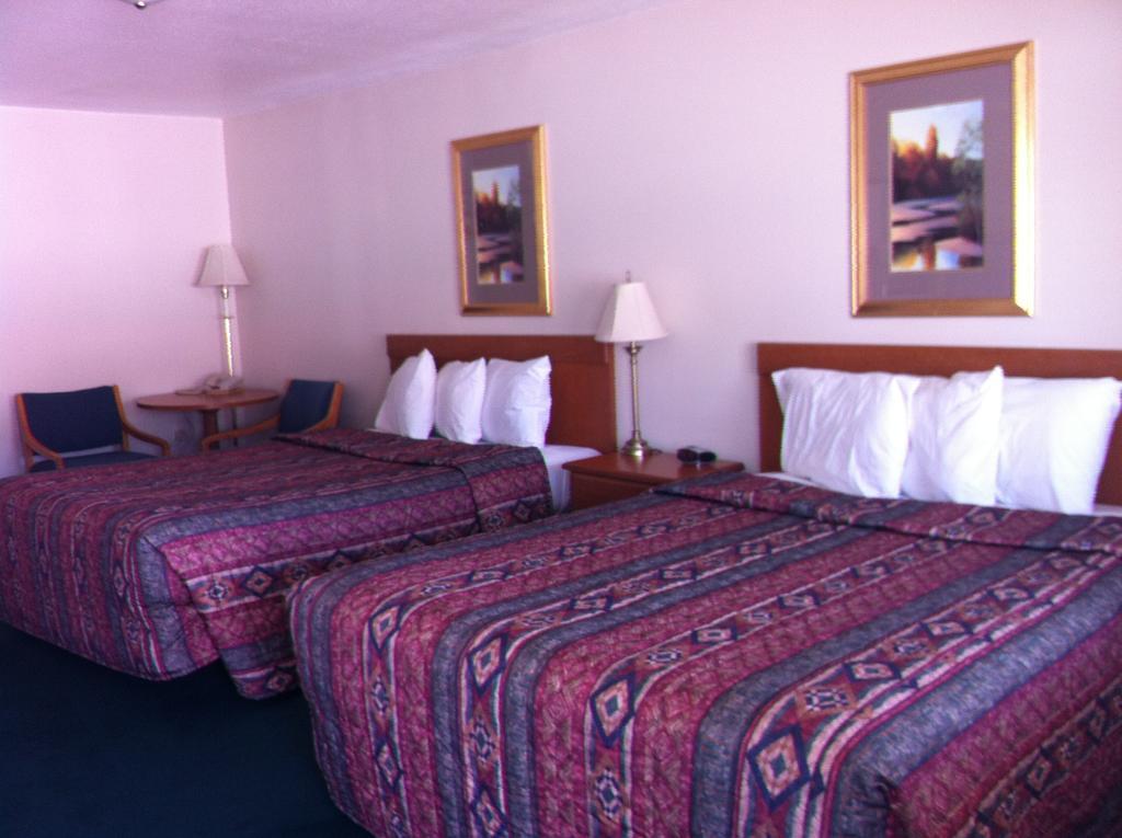 Legacy Inn Прайс Стая снимка