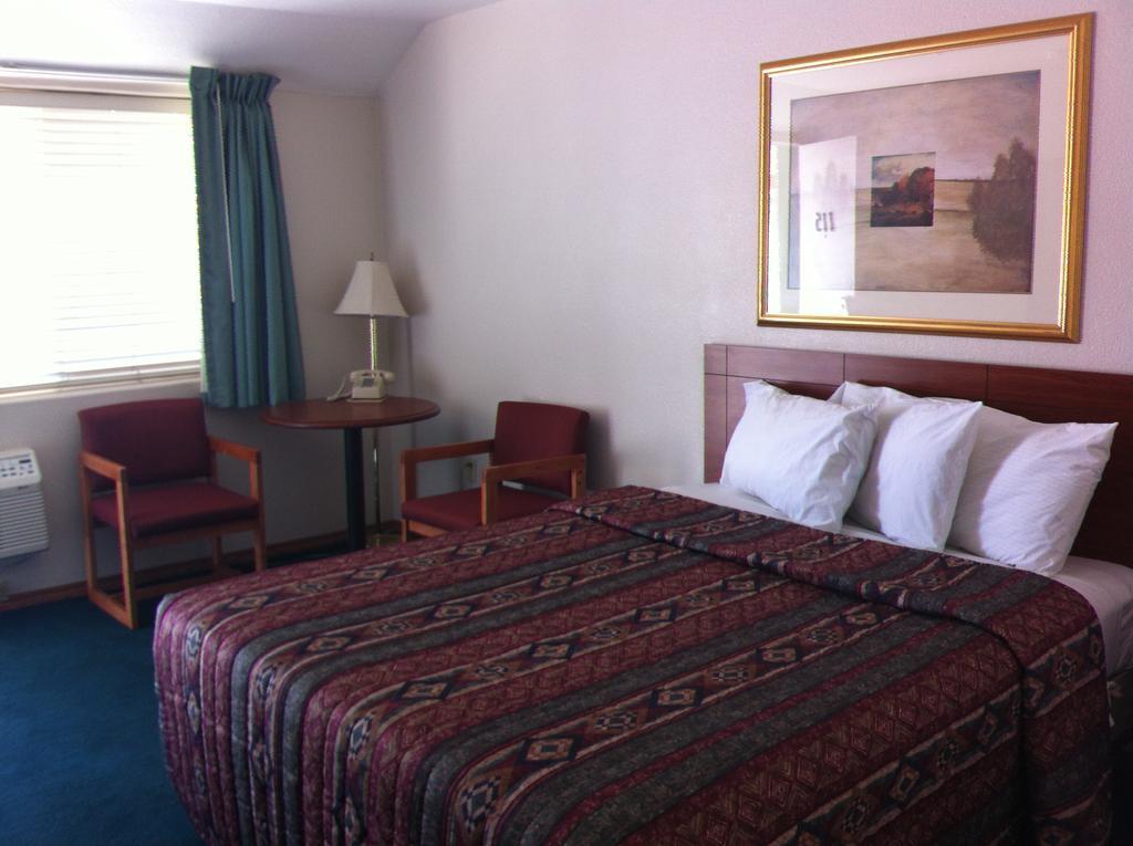 Legacy Inn Прайс Стая снимка